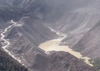 精华									
10天以往了 悬在吉隆口岸上方的堰塞湖怎么样了
New