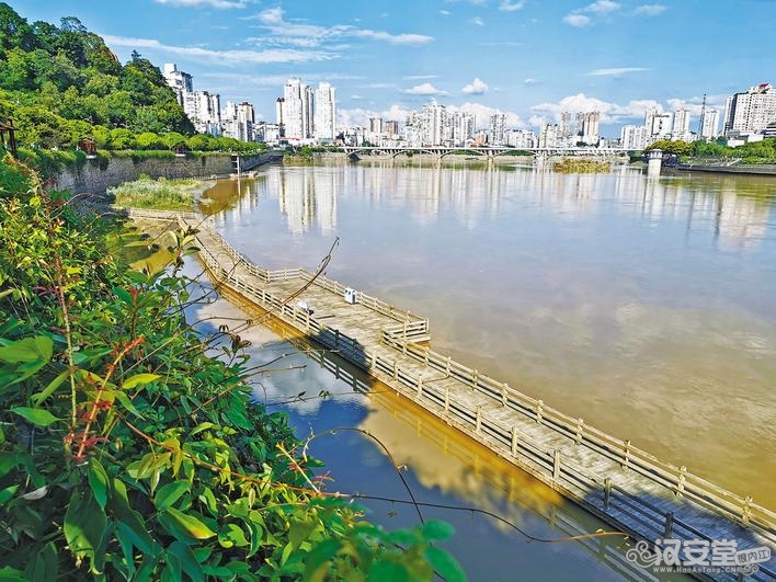 昨日9时 甜城湖临水步道解除预警-1.jpg