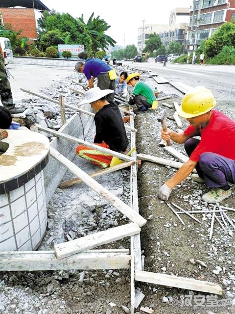 内荣路路面改造一期工程将在今年底前完工-3.jpg
