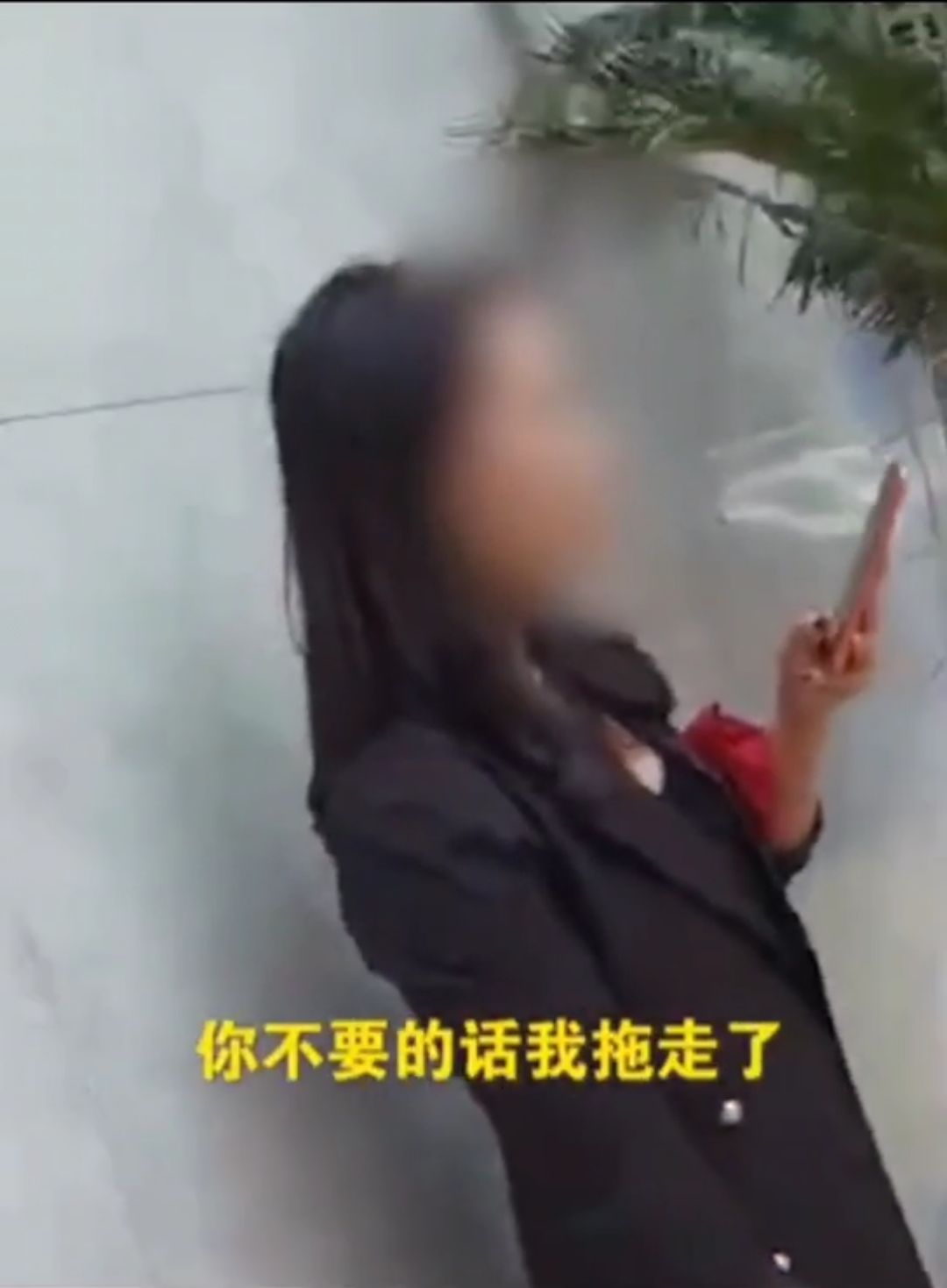 震惊！内江一女子离职获赔两桶6000元全硬币！-3.jpg