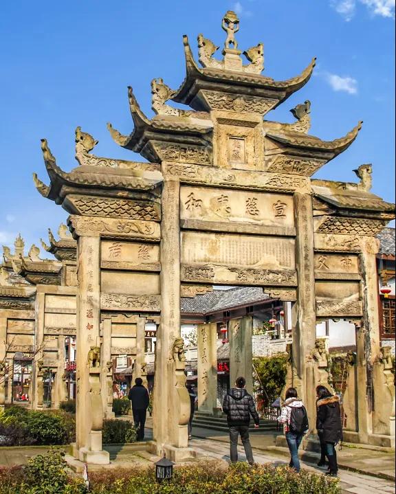 【大千故里古牌坊·骑马踩水游内江】内江7条精品旅游线路正式发布-1.jpg