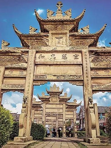 【大千故里古牌坊·骑马踩水游内江】内江7条精品旅游线路正式发布-2.jpg