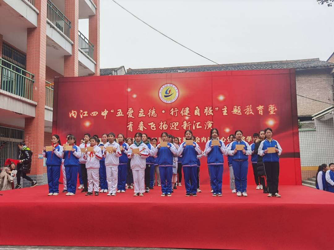 暖心，内江四中初一学生获得奖学金 不当零花钱想要捐出去-1.jpg