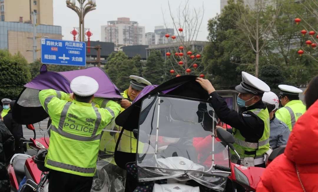 内江人注意！本月起，这些车辆不走专用道要被罚-2.jpg