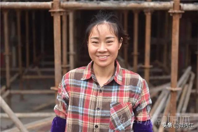 敢与男儿比高低！建筑工地上的内江妇女们——-7.jpeg