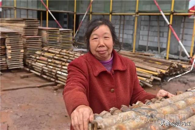 敢与男儿比高低！建筑工地上的内江妇女们——-12.jpeg