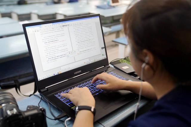 全国消防救援队伍优秀女消防文员刘丽：不想让任何一个重要的时段，缺少内江消防的声音-5.jpeg