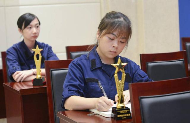 全国消防救援队伍优秀女消防文员刘丽：不想让任何一个重要的时段，缺少内江消防的声音-2.jpeg