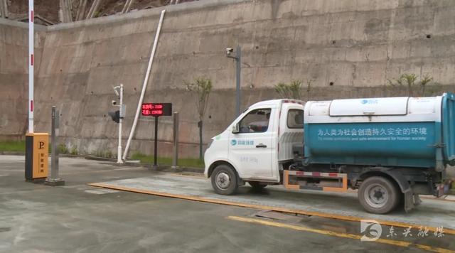 内江市东兴区全面启动垃圾分类试点工作-13.jpg