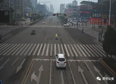 儿童意外受伤，内江交警开道护航！-1.jpg