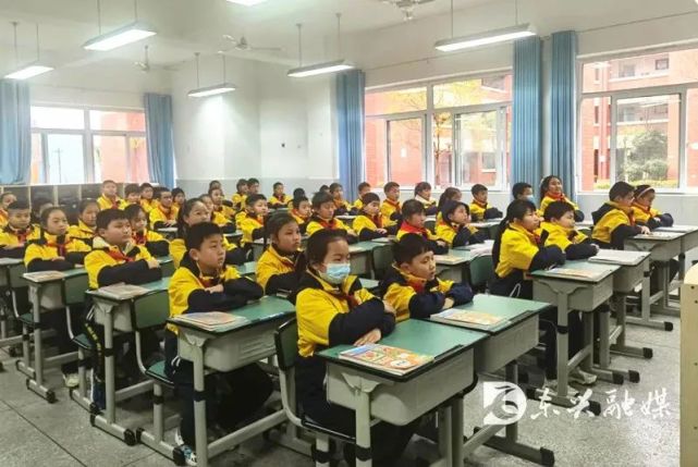 祝贺！内江市东兴区实验小学校获四川省“三八红旗集体”-2.jpg