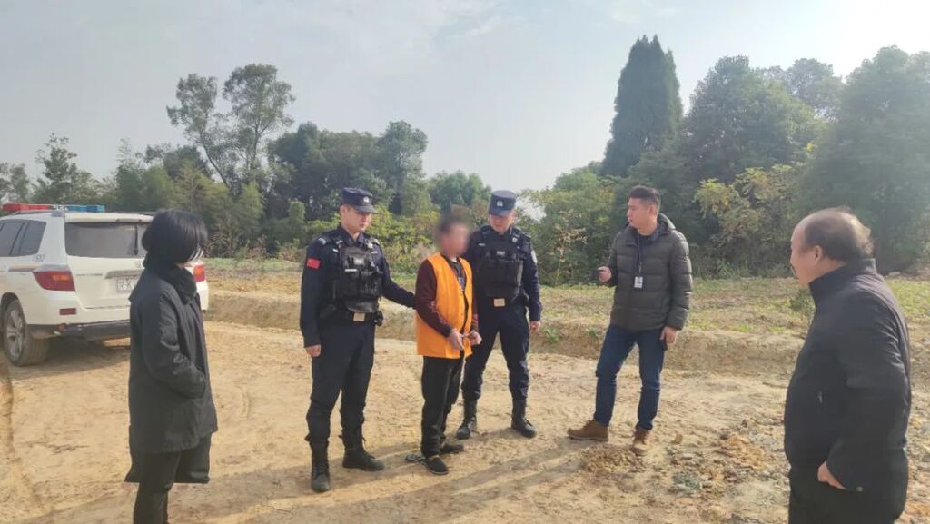 1994年灭门惨案 凶手残忍手段让人震怒！资中警方不懈追凶29年-12.jpg