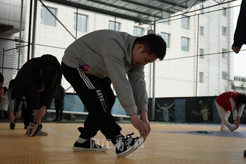 四川省盲人趣味跳绳活动在内江成功举办-1.jpg