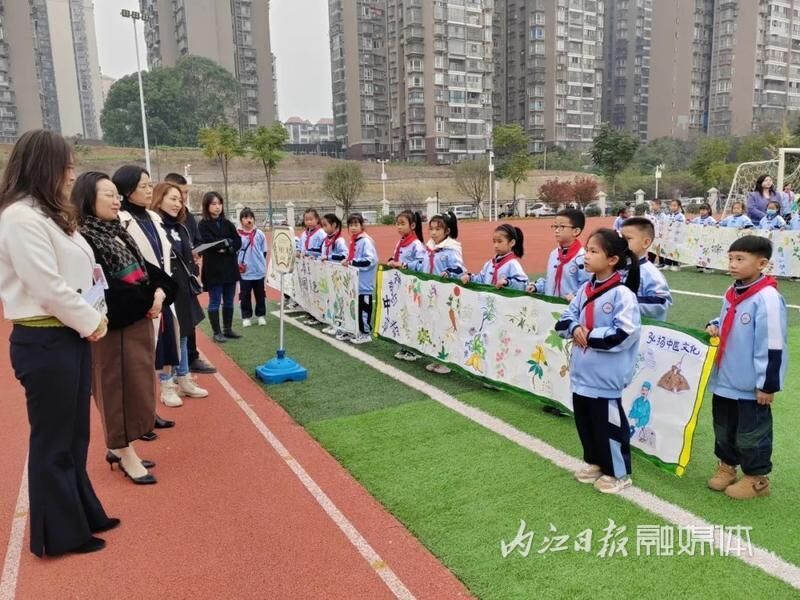中医药文化进校园，资中萌娃识“百草”-2.jpg