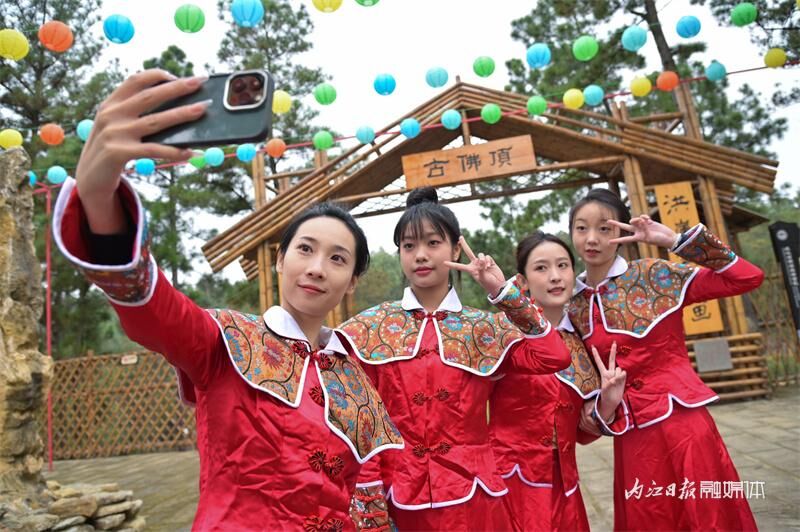 “穿越”千年！甜女“沉浸式”打卡古佛顶景区-2.jpg