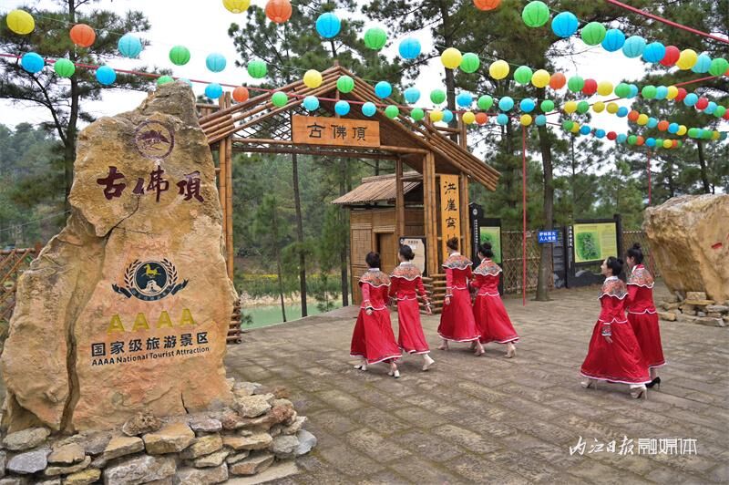 “穿越”千年！甜女“沉浸式”打卡古佛顶景区-1.jpg
