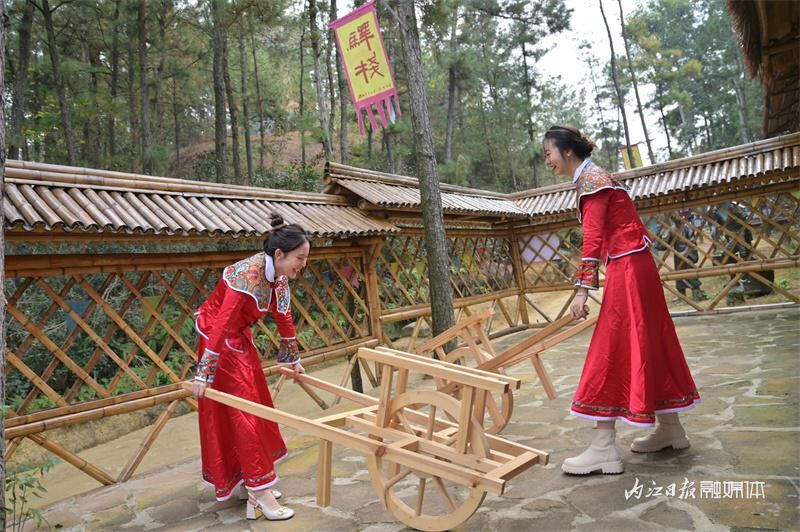 “穿越”千年！甜女“沉浸式”打卡古佛顶景区-9.jpg