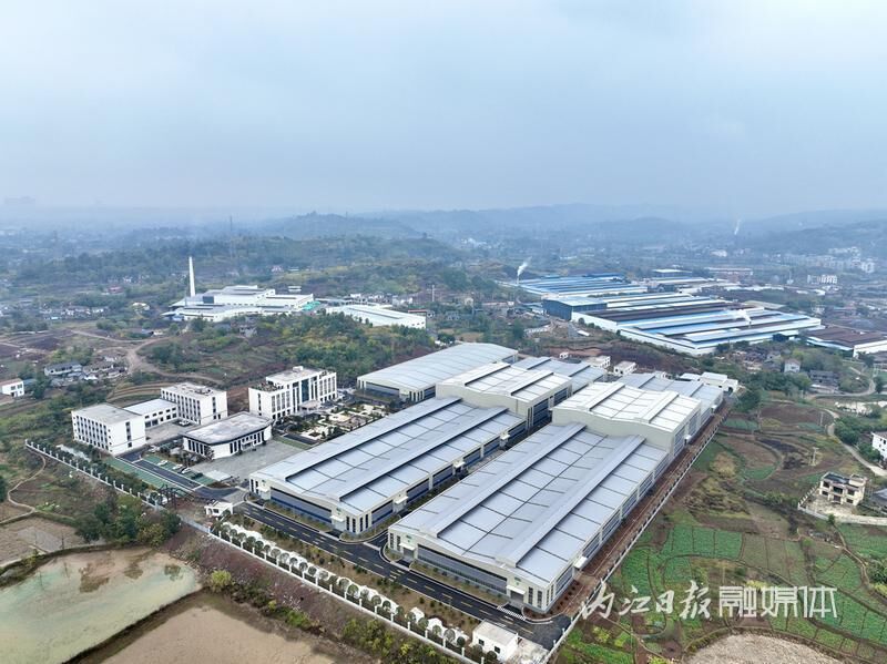 隆昌市：小酒瓶大“智造”，撬动百亿大产业-1.jpg