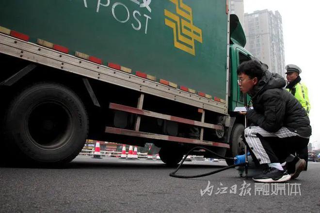 多部门联合出击！内江正在严查这类车辆——-2.jpg