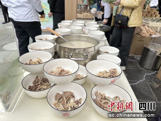 内江“美食名片”亮相成都 威远羊肉汤飘香蓉城-3.jpeg