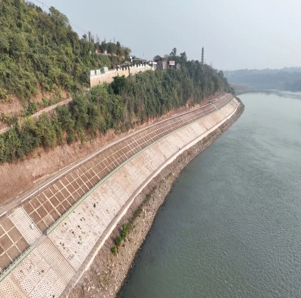 资中城区白石岩段堤防工程项目已完工-2.jpg
