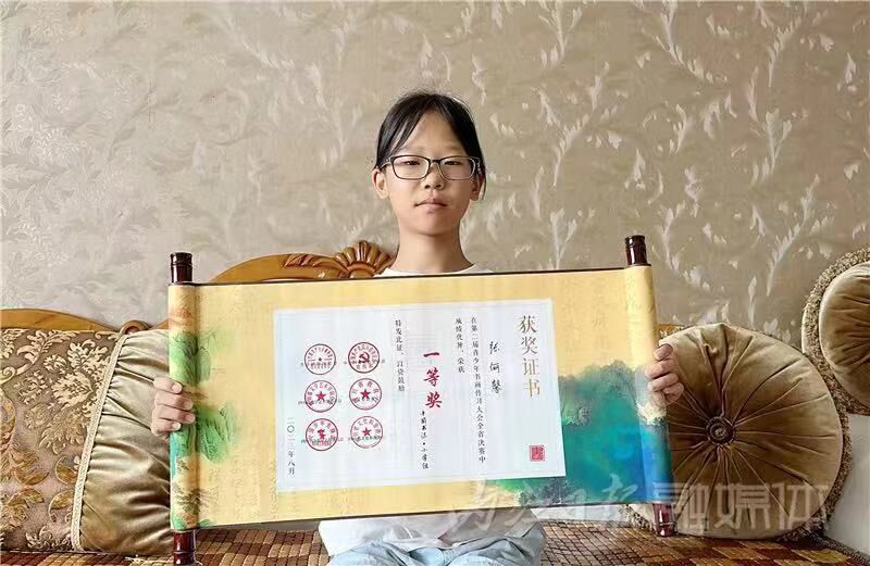 书画传家，道德传承！内江69幅书画作品赠予先进典型-3.jpg