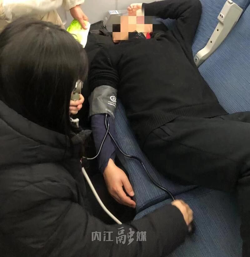 最好的言传身教！高铁上，内江3位教师紧急救护发病患者-2.jpg