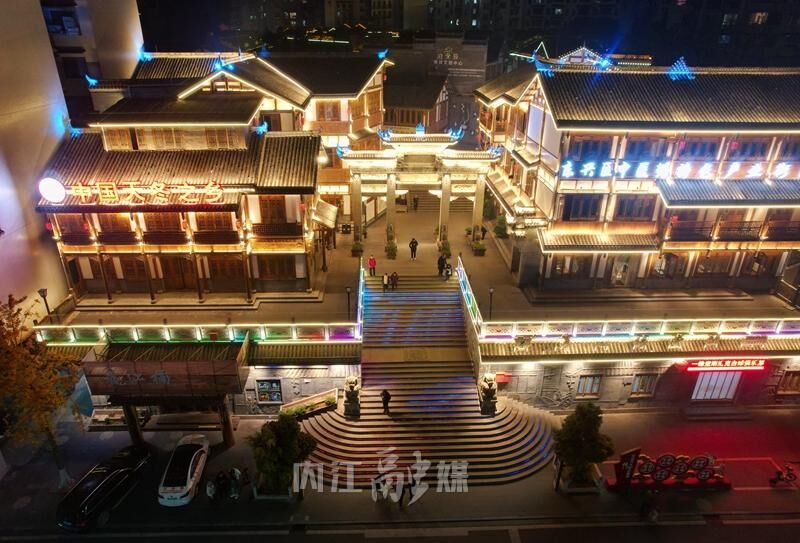 内江：市民打卡景点 光绘迎接新年-3.jpg