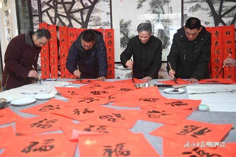 福到了！书画家到内江下元村送春联、福字-1.jpeg