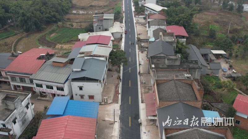 隆昌市：五荣路改造升级 强化川渝互联互通-2.jpg