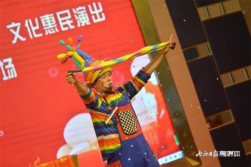 看演出、领礼品、吃年饭，内江这场活动让返乡农民工乐开了怀！-5.jpeg