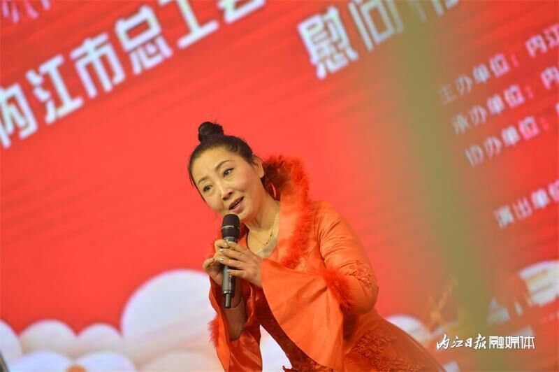 看演出、领礼品、吃年饭，内江这场活动让返乡农民工乐开了怀！-8.jpeg