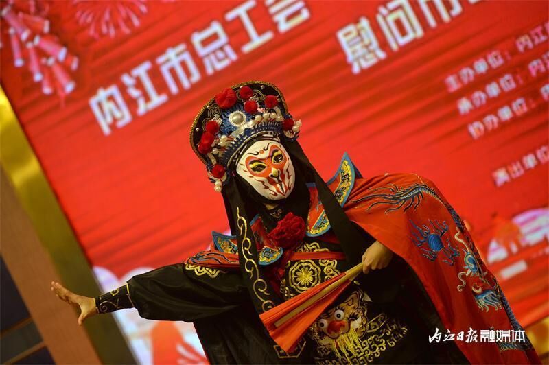 看演出、领礼品、吃年饭，内江这场活动让返乡农民工乐开了怀！-11.jpeg