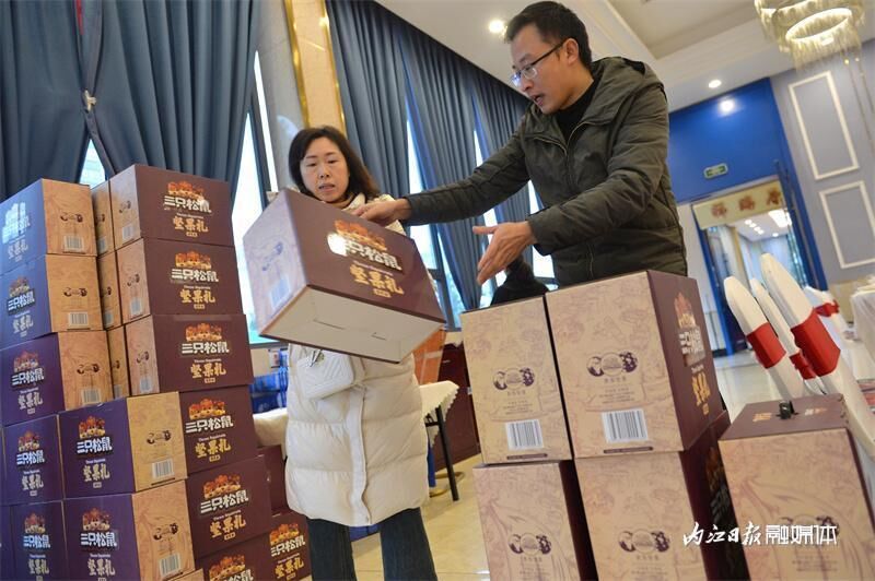 看演出、领礼品、吃年饭，内江这场活动让返乡农民工乐开了怀！-14.jpeg