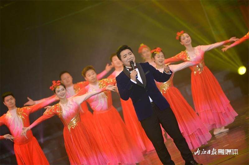 龙跃甜城•福满甜都——内江市2024年迎春文艺晚会掠影-6.jpg