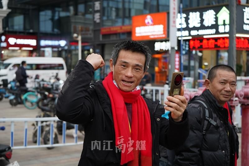 老乡情+思乡情！80名内江籍农民工在广州吃上第一顿团圆饭-2.jpg