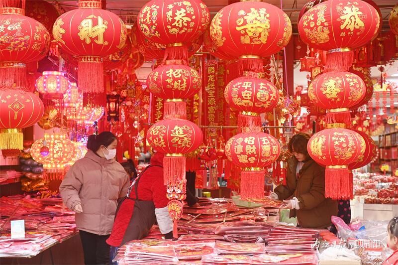 内江：龙年饰品走俏 新春年味渐浓-8.jpeg