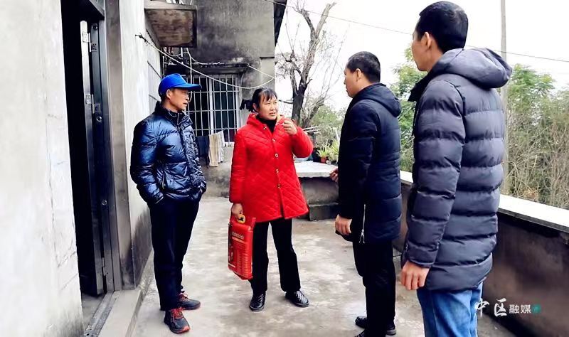 市中区：寒冬送温暖 真情暖人心-2.jpg