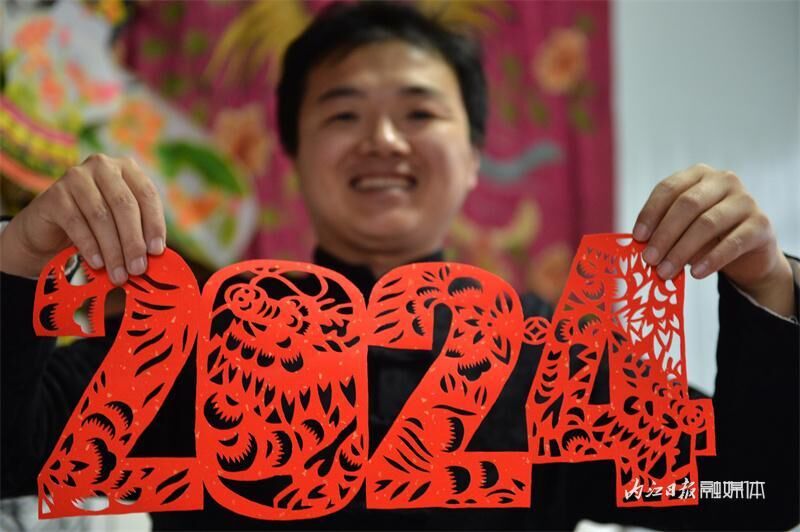 祥龙迎春！内江非遗传承人剪纸送祝福-6.jpeg