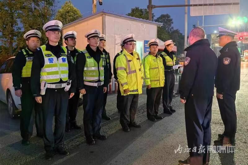 内江交警：以己之坚守，换路之畅通-1.jpg