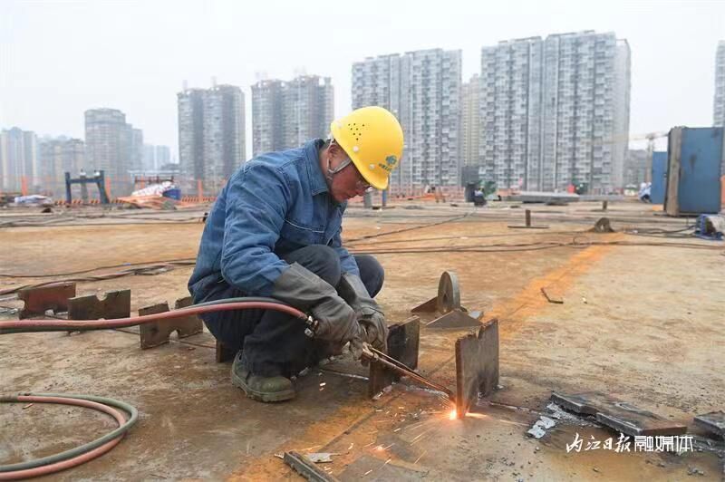 春节不停工，内江麻柳坝大桥建设忙-6.jpg