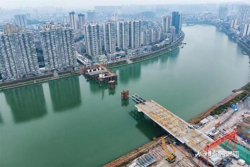 春节不停工，内江麻柳坝大桥建设忙-4.jpg