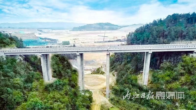 全长3.1公里！威远钒钛大道二期全线通车-2.jpg
