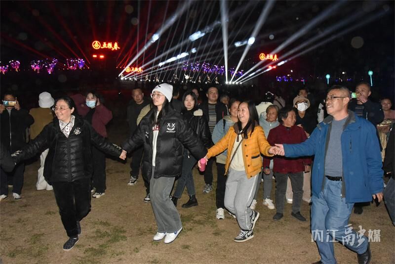 灯火辉煌！内江这里好热闹！-13.jpg