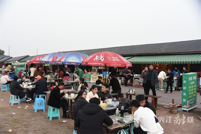 灯火辉煌！内江这里好热闹！-12.jpg