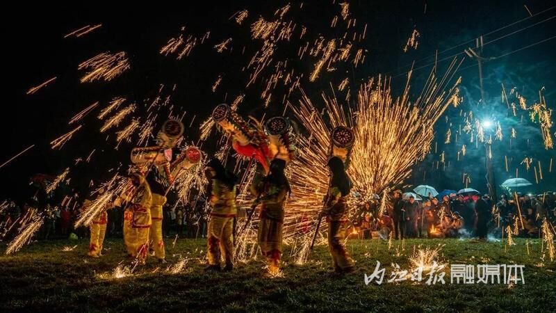 威远邀您看火舞铁花、龙游夜空，感受非遗文化的独特魅力-1.jpg