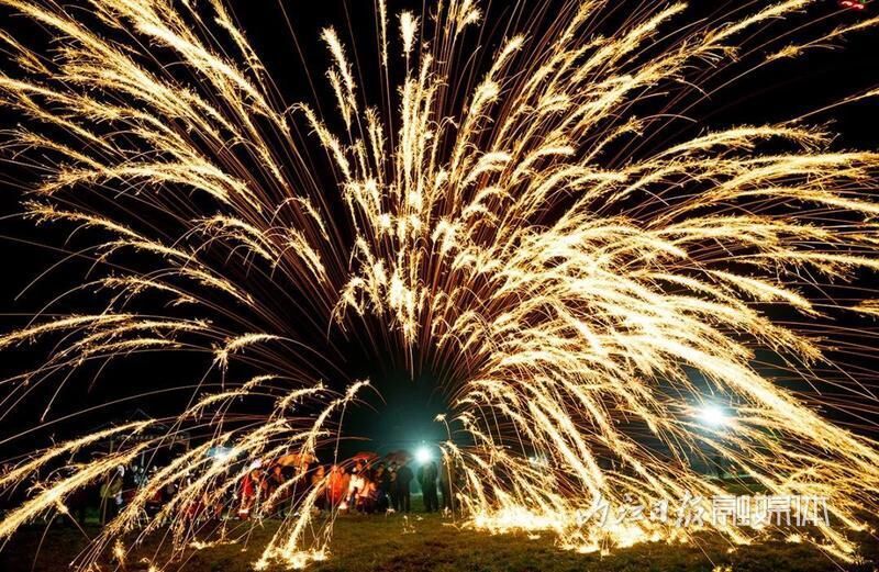 威远邀您看火舞铁花、龙游夜空，感受非遗文化的独特魅力-5.jpg