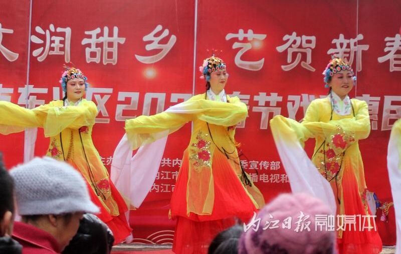 戏剧惠民演出走进东兴区清源社区-1.jpg