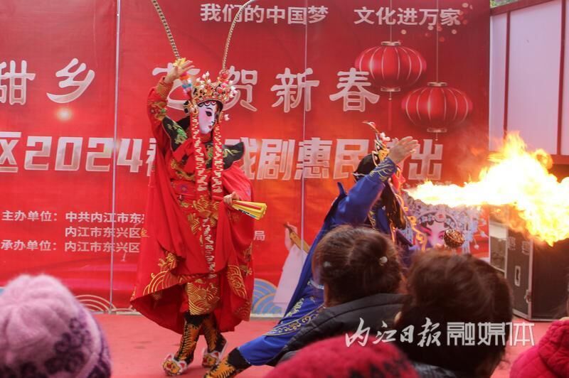 戏剧惠民演出走进东兴区清源社区-4.jpg