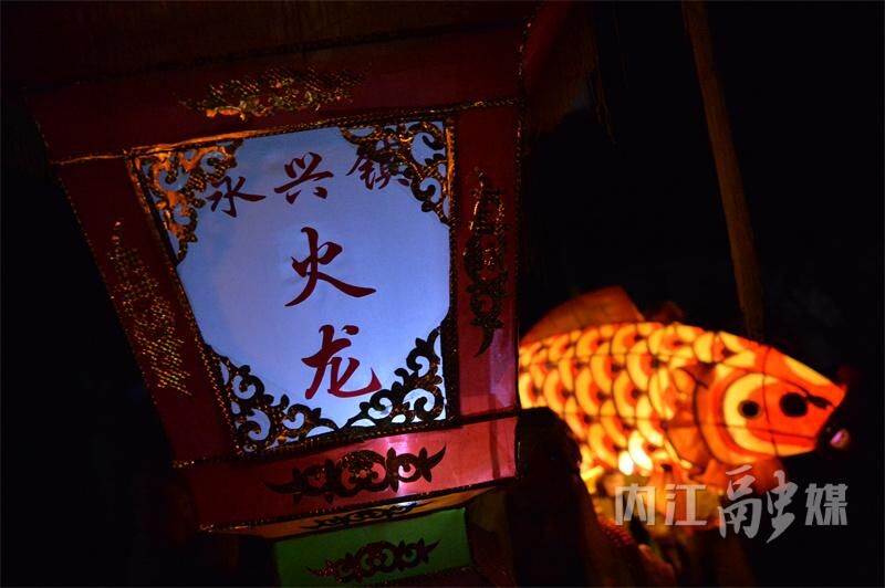 精彩绝伦！内江非遗“永东火龙”闹新春-1.jpg